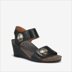NWT Taos Footwear Caroussel 3 Black Leather Sandal, Silver Metallic Detail, SZ 9